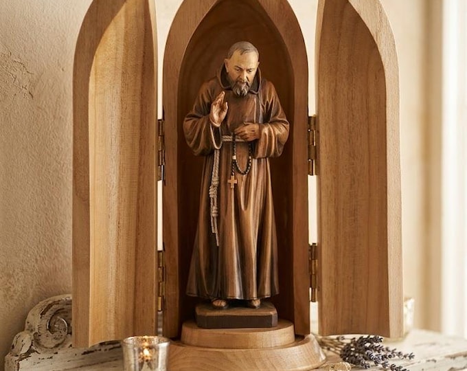 Statue of Saint Padre Pio of Pietrelcina with niche, carved in Valgardena wood and hand-decorated, Italian artisan production.