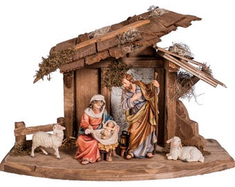 Complete 6-piece nativity scene, carved from Valgardena wood and hand-decorated, various sizes available, artisanal production