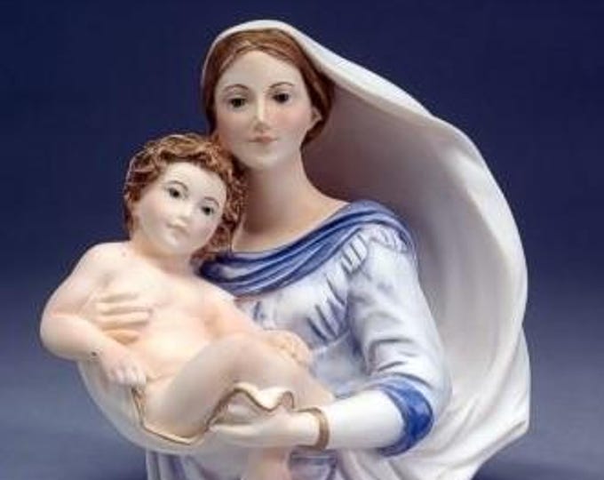 Sistine Madonna bust statue cm 16 x 16 (6.29 x 6.29 inches) in alabaster powder, hand decorated, artisanal production, made in Italy