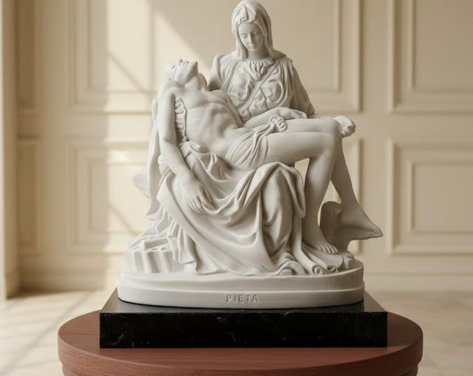Classical sculpture "Pietà del Michelangelo", 21 cm (8.26 inches) in alabaster powder, marble base, handcrafted, made in Italy