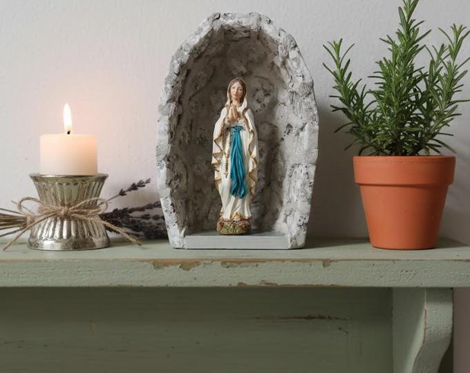 Handcrafted granite statue cave, 16.5 x 11.5 cm, with a statue of Our Lady of Lourdes, made in Italy