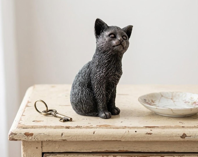 Classic Cat sculpture, 11 cm (4.33 inches) in bronzed resin marble, handcrafted in Italy