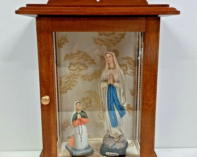 Wood and glass case cm 47 (18.50 inches) with group of statues of Our Lady of Lourdes cm and Bernadette Soubirous handcrafted production