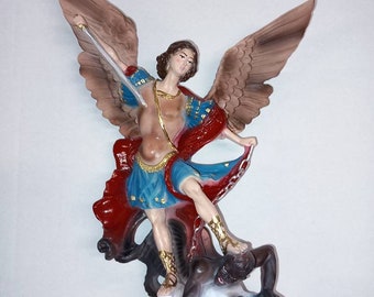 St. Michael the Archangel statue cm 28 (11,02 inches) in hand-decorated resin marble, Italian artisan production