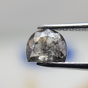 Diamante meia lua de sal e pimenta de 0,45 ct. Diamante Único à Venda | Pedra preciosa manchada elegante de 4,4X5,5 MM | Diamante Natural para Anel de Noivado