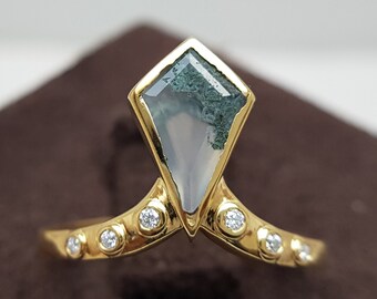 Kite Moss Agate Ring | Snake Cut Green Moss Stone Ring | Art Deco Bridal Ring | Dainty jewelry For Proposal | Vintage Mocha Stone Gold Ring