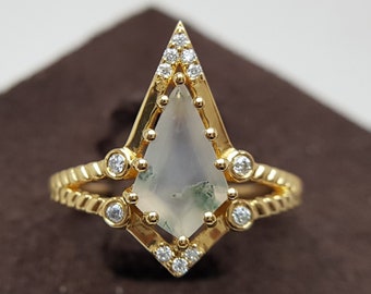 Crown Moss agate gemstone Ring. Kite shaped diamond Ring. Handmade personalized jewelry for wedding or engagement. antique gold bridal ring