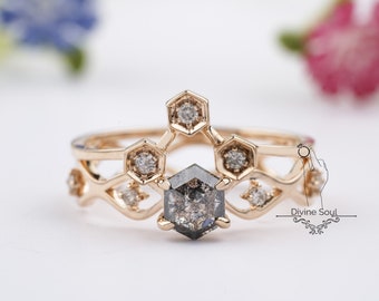 Antique Vintage Gold Ring Set | Raw Hexagon Shaped Diamond Ring in 14 kt Rose Gold for Engagement Ring / Wedding Ring