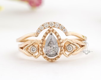 Pear cut Natural salt and Pepper Diamond ring with wedding band in gold. Teardrop diamond engagement ring for her. Unique diamond ring.