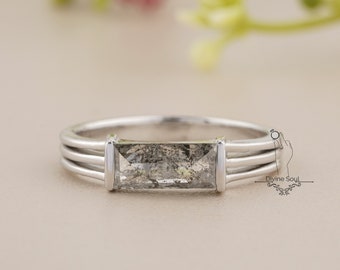 Simple Elegant Ring