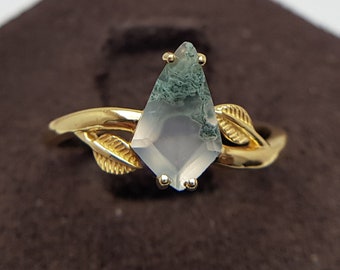 Floral Kite Moss Agate Ring. Nature Leaves Branch Art Deco Gold Wedding Ring Elegant Promise Ring. Dainty Twig vintage Green engagement Ring