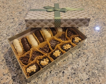 Caja de regalo con surtido de chocolates envueltos - 19 piezas