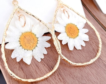 Real Daisy Dangle Earring Handmade Real Pressed Flowers White Beloved Gift April Birth Flower Love Gift Earrings Love Christmas Gift for Her