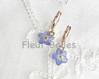 Boucles d'oreilles pendantes myosotis, petites boucles d'oreilles faites à la main avec de vraies fleurs pressées, argent sterling, plaqué or, amateur de bijoux, cadeau pour elle.