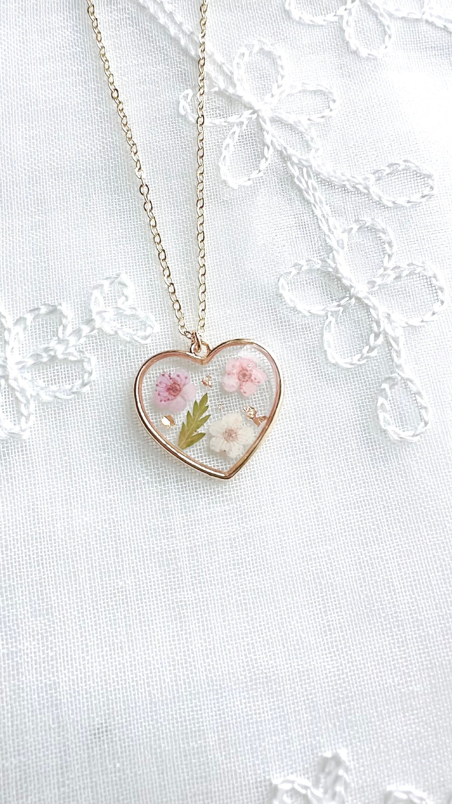Flower heart necklace deals