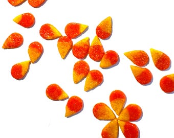 Vidrio fundido COE 96 - pétalos de flores - pequeñas lágrimas - 3/8 de pulgada - dos tonos amarillo/naranja - paquete de 30