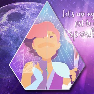 Può includere: Un'illustrazione viola e rosa di un personaggio con i capelli rosa e un baffo, che tiene una spada in una cornice a forma di diamante. Lo sfondo è una galassia viola e blu con una grande luna. Il testo "Let's use aggressive, fist-to-face sparkles" è nell'angolo in alto a destra.