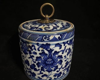 Hand-made blue and white porcelain jars Jingdezhen porcelain jars hand-painted beautiful pattern