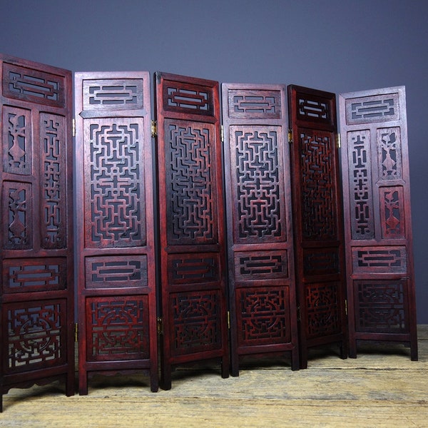 Ornement de paravent chinois pur motif exquis en bois rouge acide sculpté à la main, beau travail digne de la collection