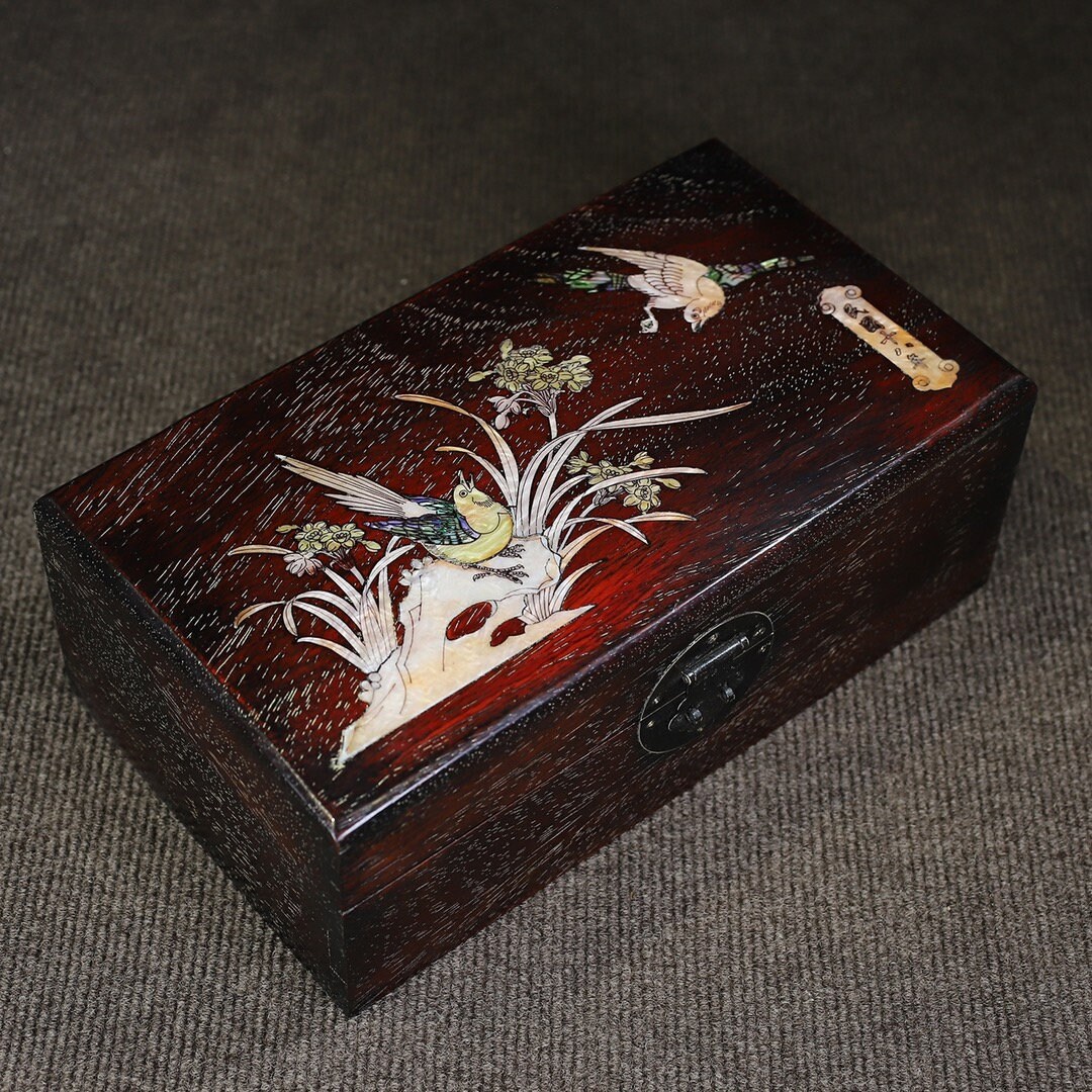 Chinese hand-carved red sandalwood inlaid flower and bird pattern jewelry box,storage box,exquisite shape,worthy of collection