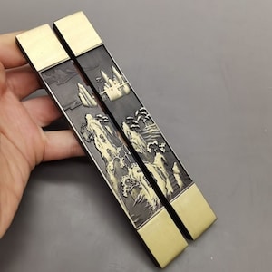 Cinese Rare Collezioni puro rame intaglio montagne e fiumi modello Carta rame peso scrivania top ornamento