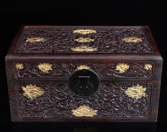 Ornamenti cinesi antichi intagliati a mano in legno dorato con motivo a fiore di loto intagliato a mano