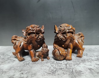 Chinese pure hand carved natural boxwood lion statue a pair,exquisite patterns,ancient,exquisite and precious
