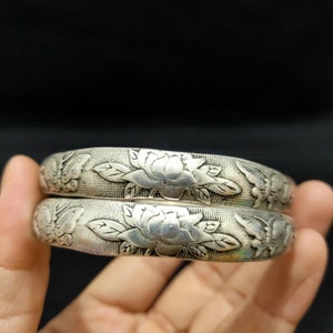 Exquisite Chinese Rare Collectible Tibet Silver Bracelets a pair hand carved lotus bracelets gift