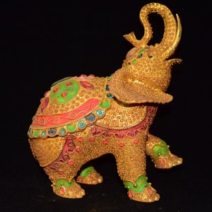 Chinese pure hand carved pure copper gilt inlaid gem elephant ornaments,precious and unique,can be collected