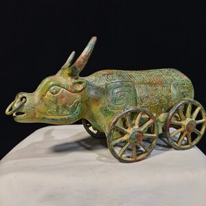 Chinese handgesneden puur koperen bronzen veewagen standbeeldornamenten, voortreffelijk en kostbaar, unieke vorm, de moeite waard om te verzamelen