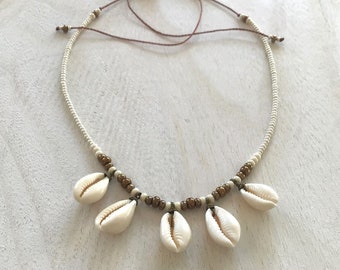 Perles de verre et collier en coquillages cauris, tour de cou en coquillages, collier imperméable réglable de couleur bronze et perles, bijoux été/plage/bohème/hippie