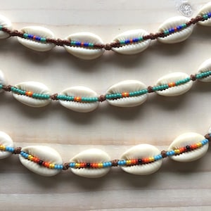 Smycken med snäckskal i indiskt sommarmönster: Glaspärlor i indianska färger Choker / Armband / Fotlänk