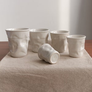Tazza in ceramica increspata, tazza da caffè/tè in ceramica bianca, bicchiere in ceramica, tazza in ceramica fatta a mano, tazza riutilizzabile per caffè/espresso/cappuccino