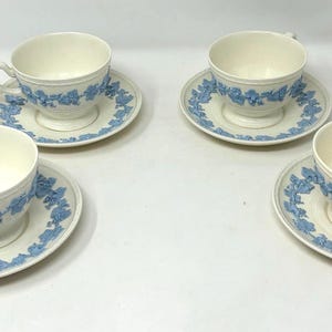 Set of 4 Wedgwood Lavender on Cream Queensware Cups and Saucers
