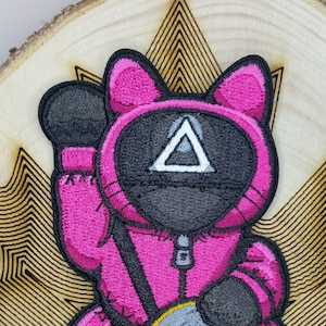 SQUID SPIEL Glückskatze Maneki Neko Mashup Stickerei Patch Molar Hook Schleife Film koreanischer pink Tunnelzug Netflets 456 Uniform Dreieck Platz Seong Gi-hun