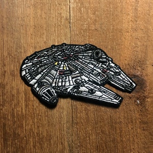 YT 1300 Licht Vrachtschip Millennium Fighter Star Han Solo Schip Koraal Geborduurde Patch Moraal Badge Shirt Tactical Movie Empire Corellian War