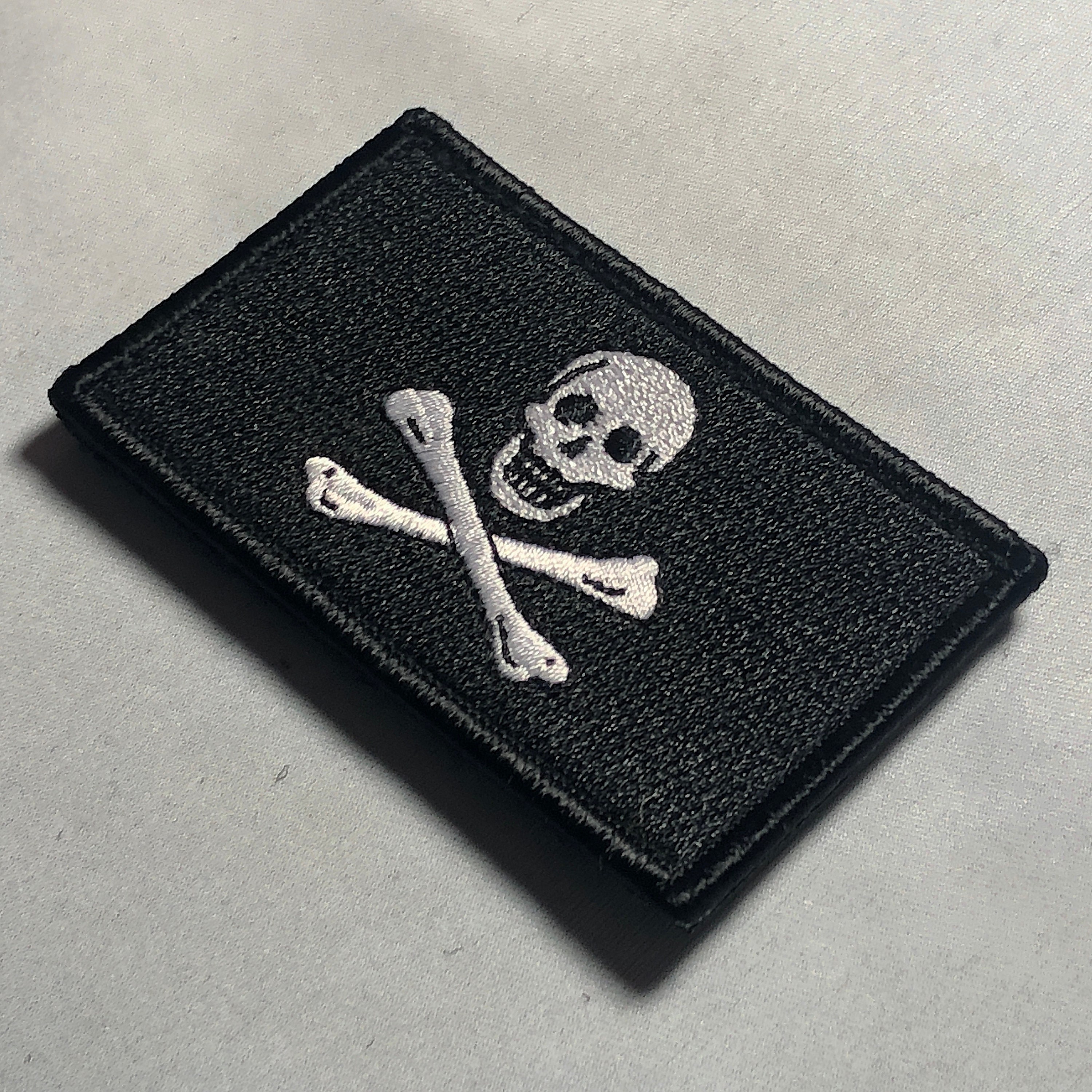 Boutique DIY┅ Hot Sale Pirate Flag Embroidered Hook Loop Patches Tactical  BADGE PATCH Skull Clothing Cloth Patch Stickers