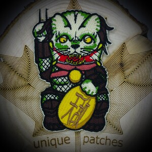PREDATOR Lucky Cat Maneki Neko Mashup borduurpatch moreel Comics Movie klittenband Alien Arnold Schwarzenegger naar de helikopter