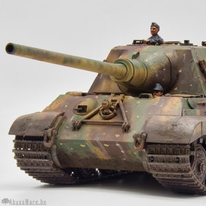 Panzerjager JAGDTIGER  - German tank destroyer WWII - 1:35 pro-built scale model