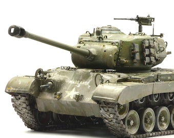 M26 PERSHING with engine bay - 1:35 pro-built scale model / heavy tank