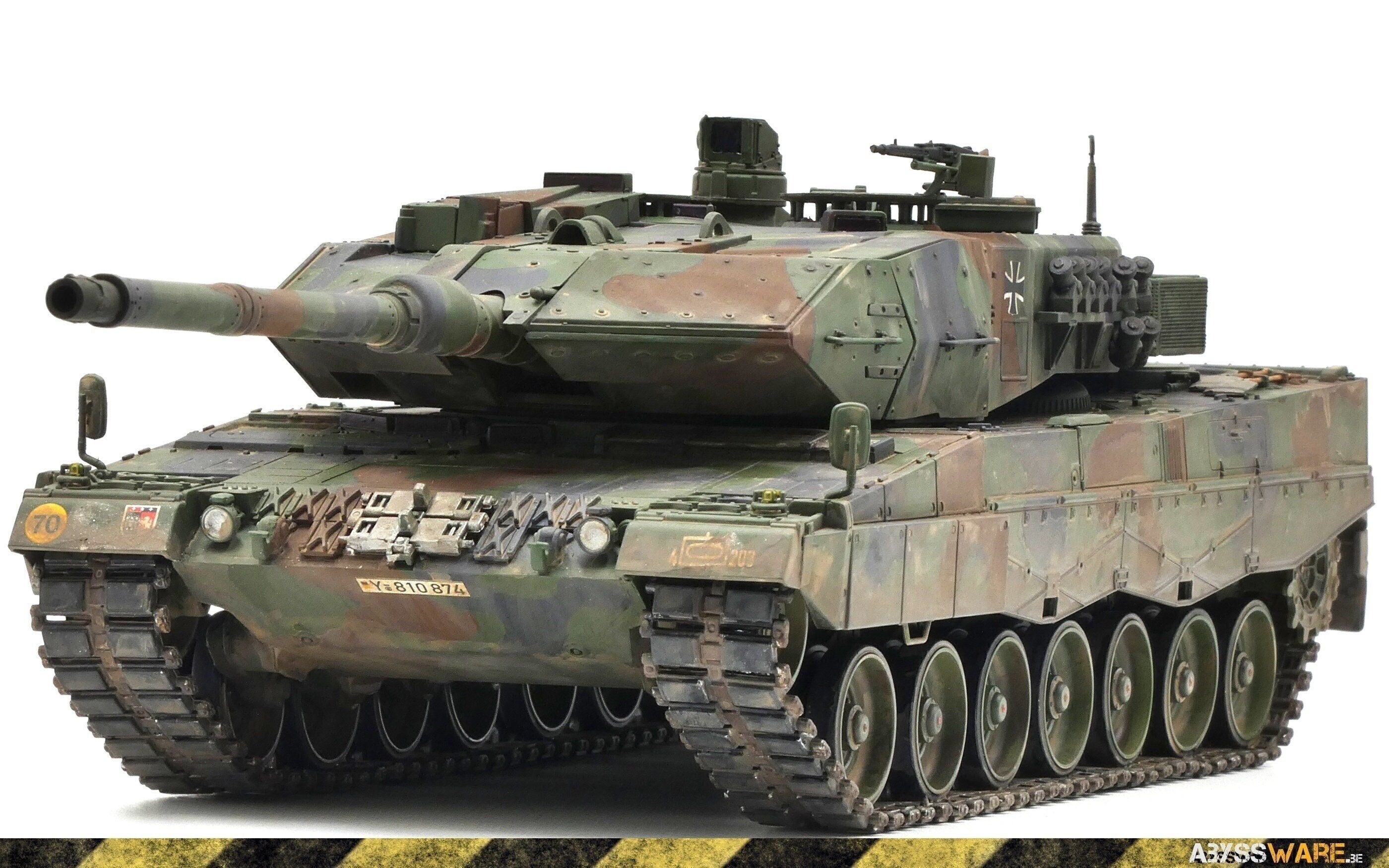 1/35 Built Modern German Leopard 2A6 in Ukraine War Camo Netting Tank Model