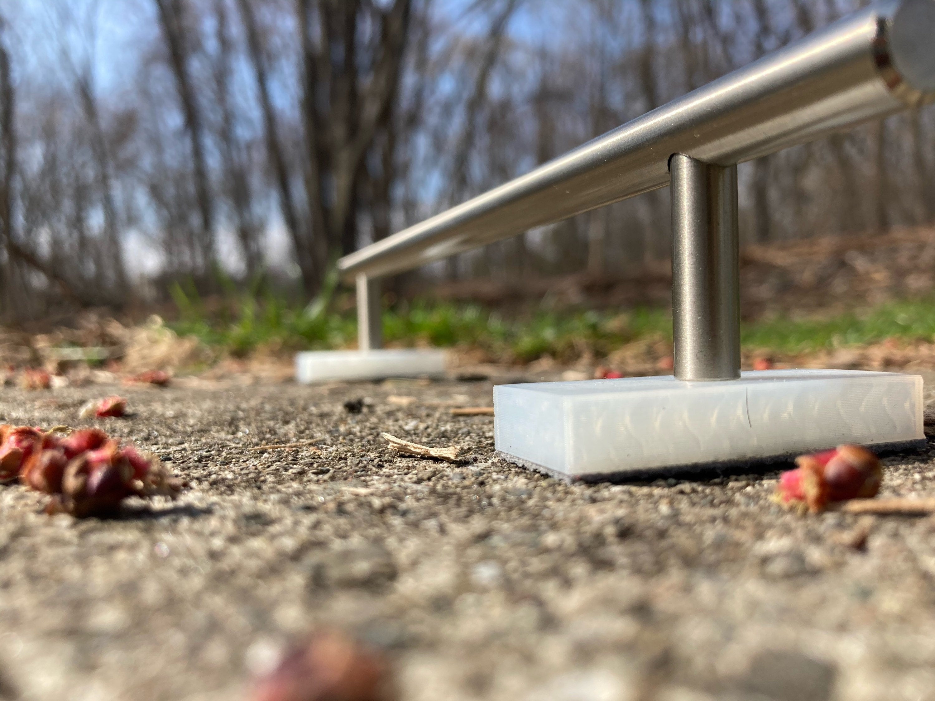 Rad Rails 10 Fingerboard Skatepark Obstacle Round Metal Miniature