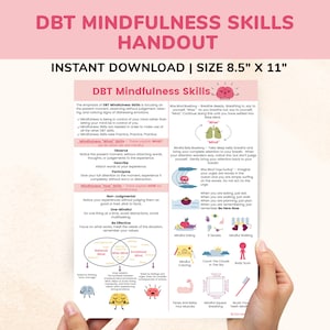 Può includere: Un opuscolo rosa e bianco con il titolo "DBT Mindfulness Skills" e un cervello dei cartoni animati. L'opuscolo include un elenco di abilità e tecniche di mindfulness, come la respirazione consapevole, il mangiare consapevole e la camminata consapevole. L'opuscolo misura 8,5 pollici per 11 pollici.