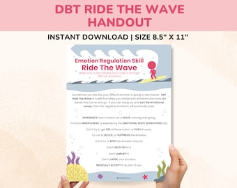 Può includere: Un opuscolo stampabile blu e bianco con il titolo "DBT Ride The Wave Handout" e un'illustrazione di un cartone animato di una persona che fa surf su un'onda. Il volantino fornisce suggerimenti per gestire le emozioni difficili usando l'abilità DBT "Ride The Wave".