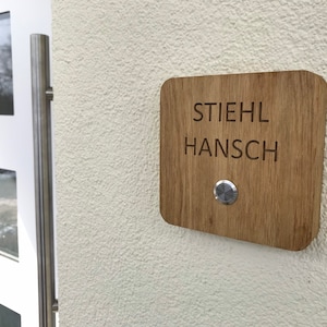Klingelschild mit Namen aus Holz, personalisierte Gravur nach Wunsch