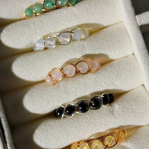 Gevlochten kristallen ring ~ sierlijke geboortesteenring ~ edelsteenring ~ rozenkwarts ~ amethist ~ citrien ~ groene aventurijn ~ cadeau voor haar