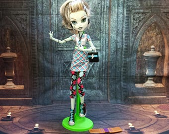 Monster high doll Frankie Stein/ Scarily Ever After + Day at the Maul fashion pack/ Threadarella/ collectibles / rare/ Mattel