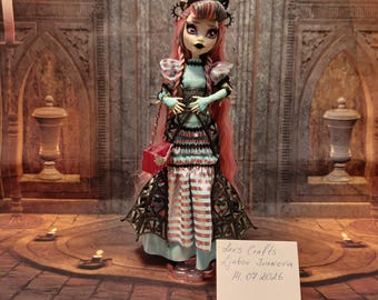 Monster high doll Rochelle Goyle / Fang Vote/ collectibles / rare/ Mattel/ oob