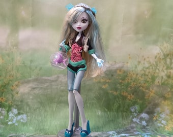 Monster high doll Lagoona Blue/ Basic/ Wave 1/ collectibles / rare/ Mattel/ PEG joints/ with pet/READ!!