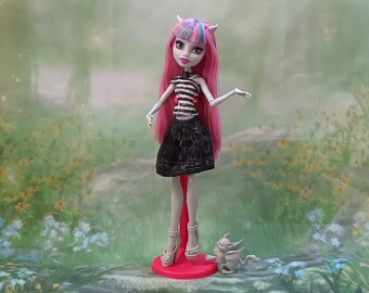 Monster high doll Rochelle Goyle / Between Classes/ Basic/ collectibles / rare/ Mattel/ PEG hip joints/ with pet/ NO wings